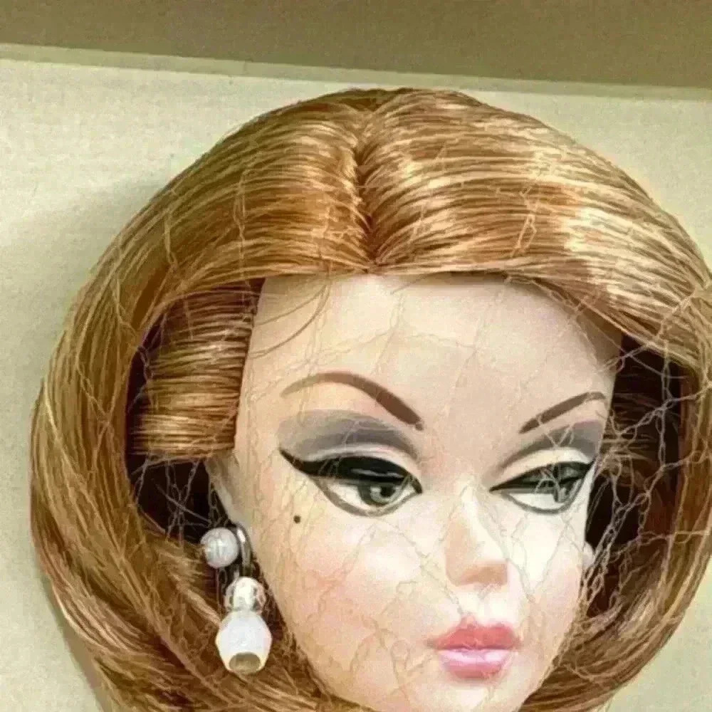 Barbie Southern Belle Doll - Picture 5 of 16
